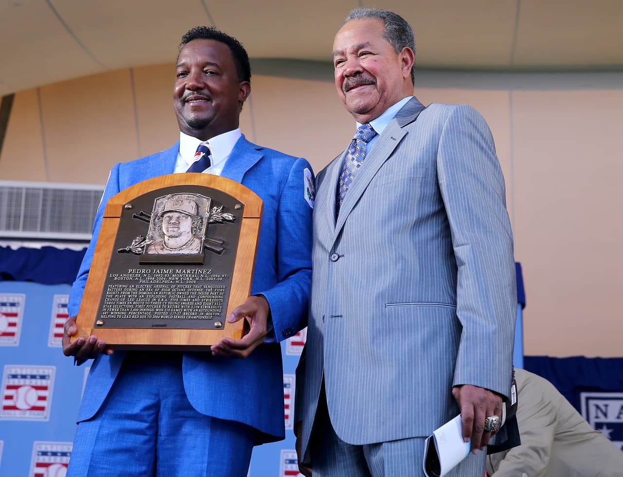 "Cuando me desperté esta mañana pensé que la República Dominicana ha esperado tanto, 32 años, para ver su próximo (miembro del) Salón de la fama, y se me ocurrió que qué mejor... que darle a la República Dominicana la oportunidad de ver sus dos luminarias, la de aquella era y la de esta nueva era, juntas", señaló Martínez.