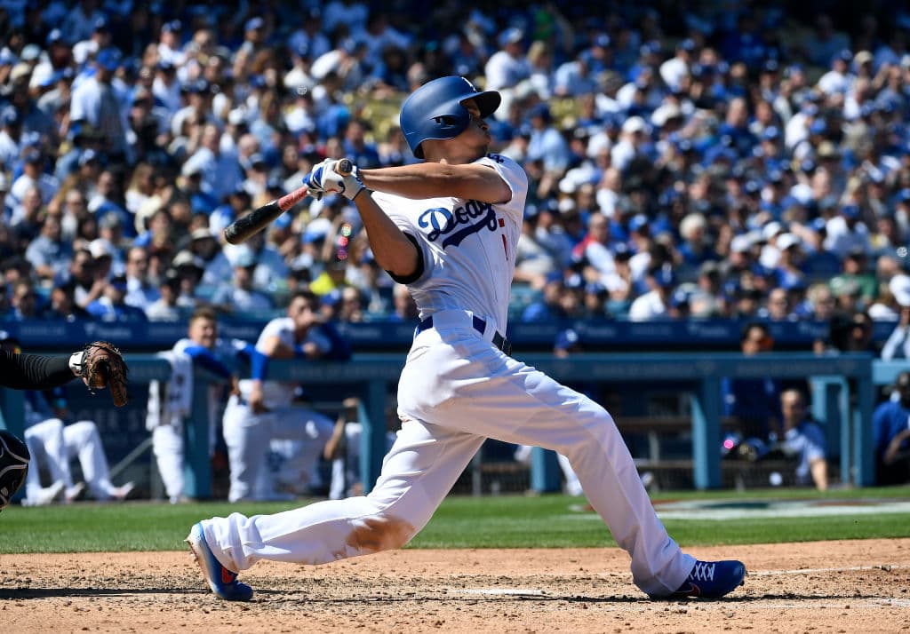 Los Dodgers pegaron ocho jonrones para imponer una marca en Día Inaugural y empatar la de la franquicia para bambinazos en un partido, y con poder el equipo californiano apabulló 12-5 a los Arizona Diamondbacks en la apertura de la campaña 2019 de MLB.