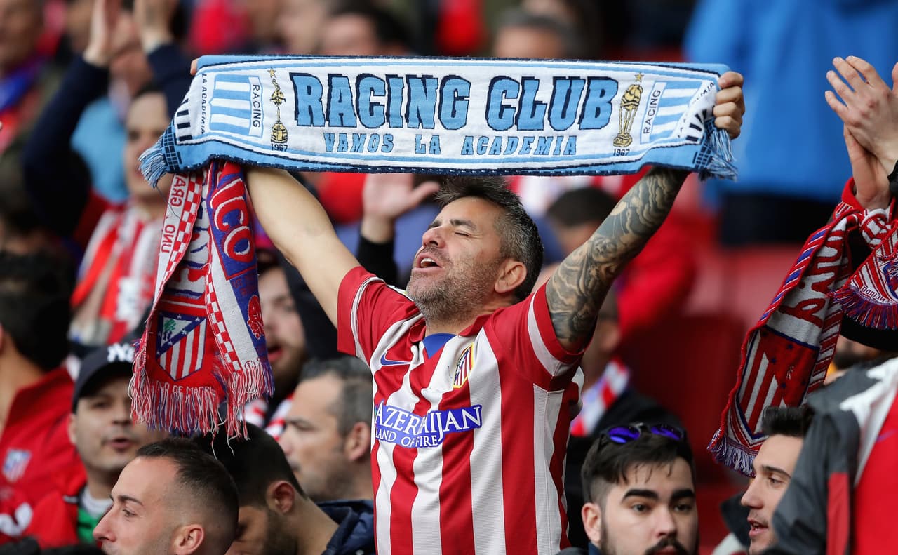 Los fanáticos de Arsenal y Atlético de Madrid vivieron con intensidad y alegría en medio del partido de ida de la semifinal de Europa League en Londres.