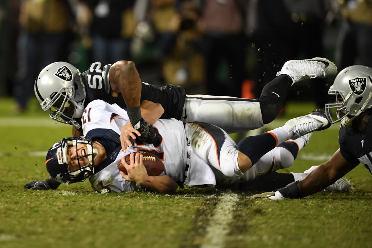 Khalil Mack tuvo una sensacional jornada ante Denver, el ala defensiva de 25 años capturó en dos ocasiones al QB Trevor Siemian.
