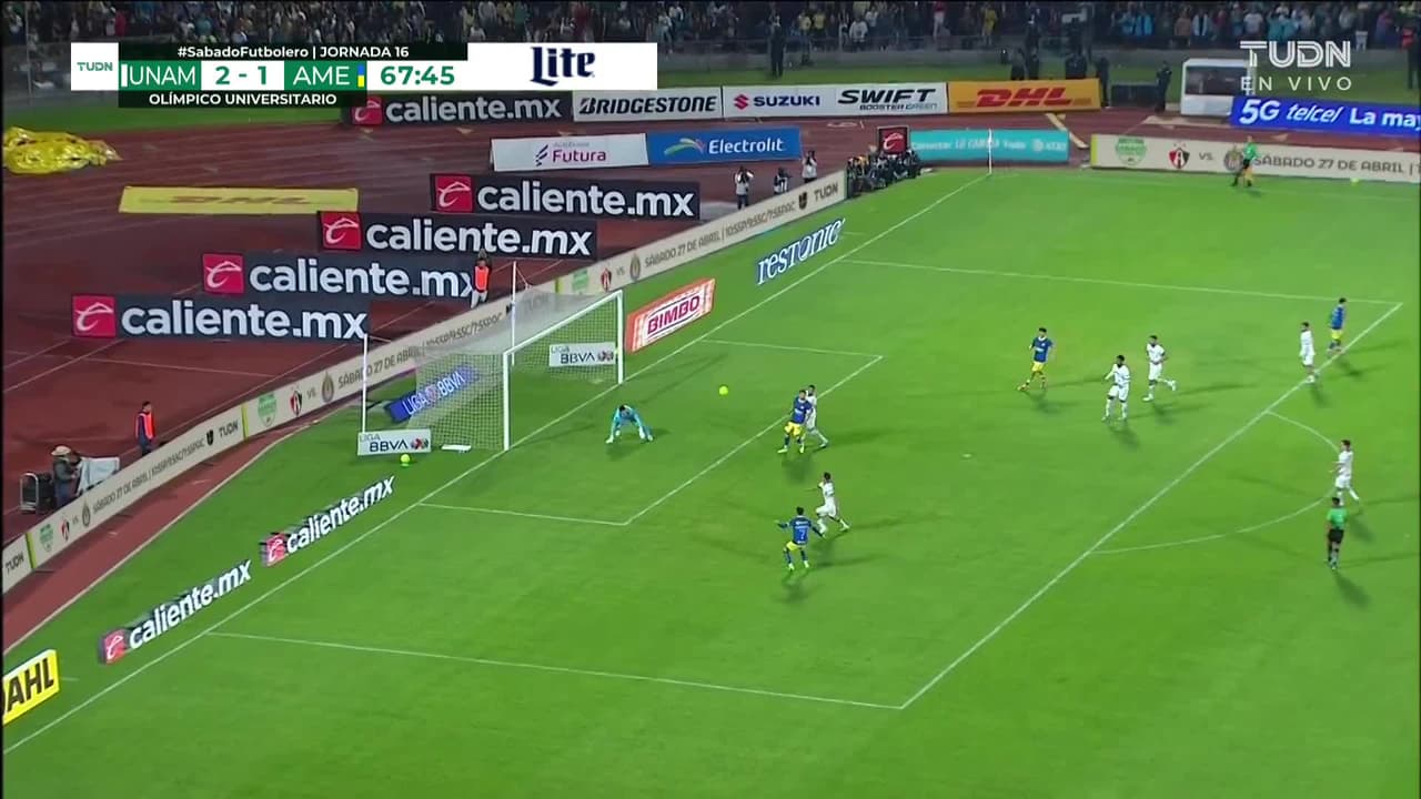 ¡TIRO ATAJADO! disparo por Álex Zendejas.