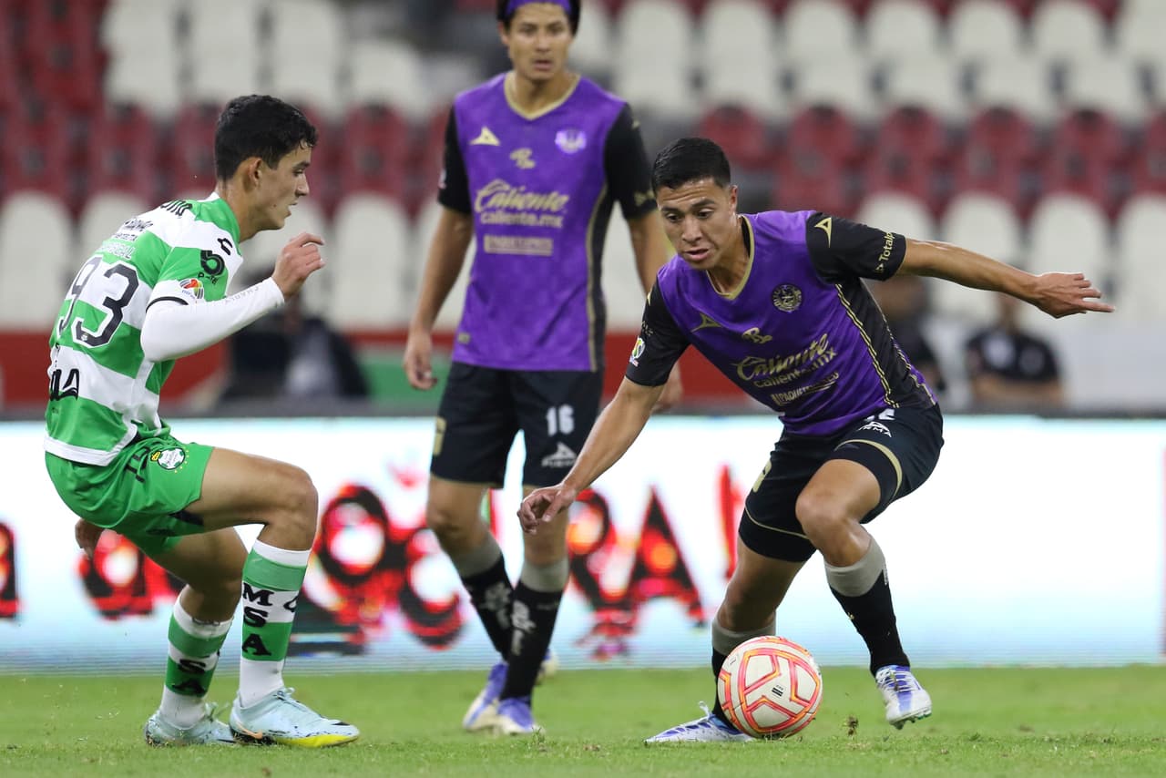 Santos Laguna derrotó a Mazatlán en su penúltimo partido dentro de la Copa por México 2022 con marcador de 3-2. Los goles de los Guerreros los hicieron Preciado, Brunetta y Medina; mientras que los cañoneros descontaron con tantos de Nahuelpán y Bárcenas.