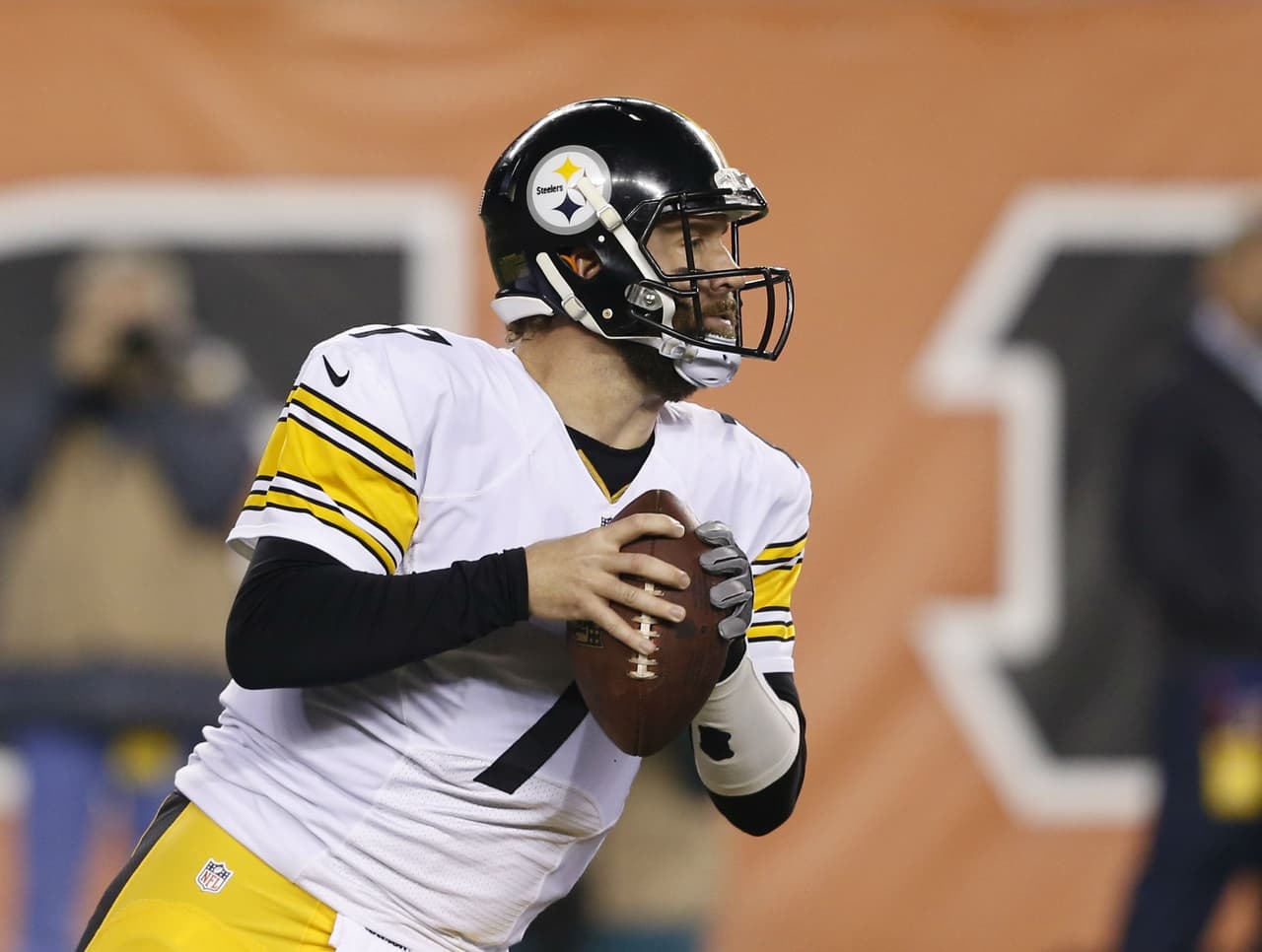 Es probable un duelo Ben Roethlisberger - Peyton Manning, ambos lesionados