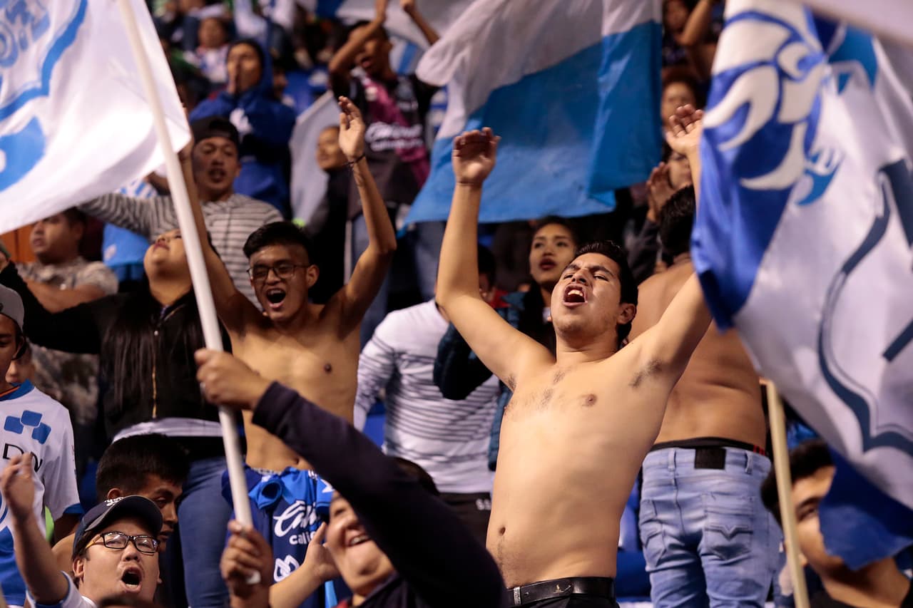 Los fanáticos en el estadio Cuauhtémoc esperaban que su equipo se despidiera con una exhibición de entrega y goles.