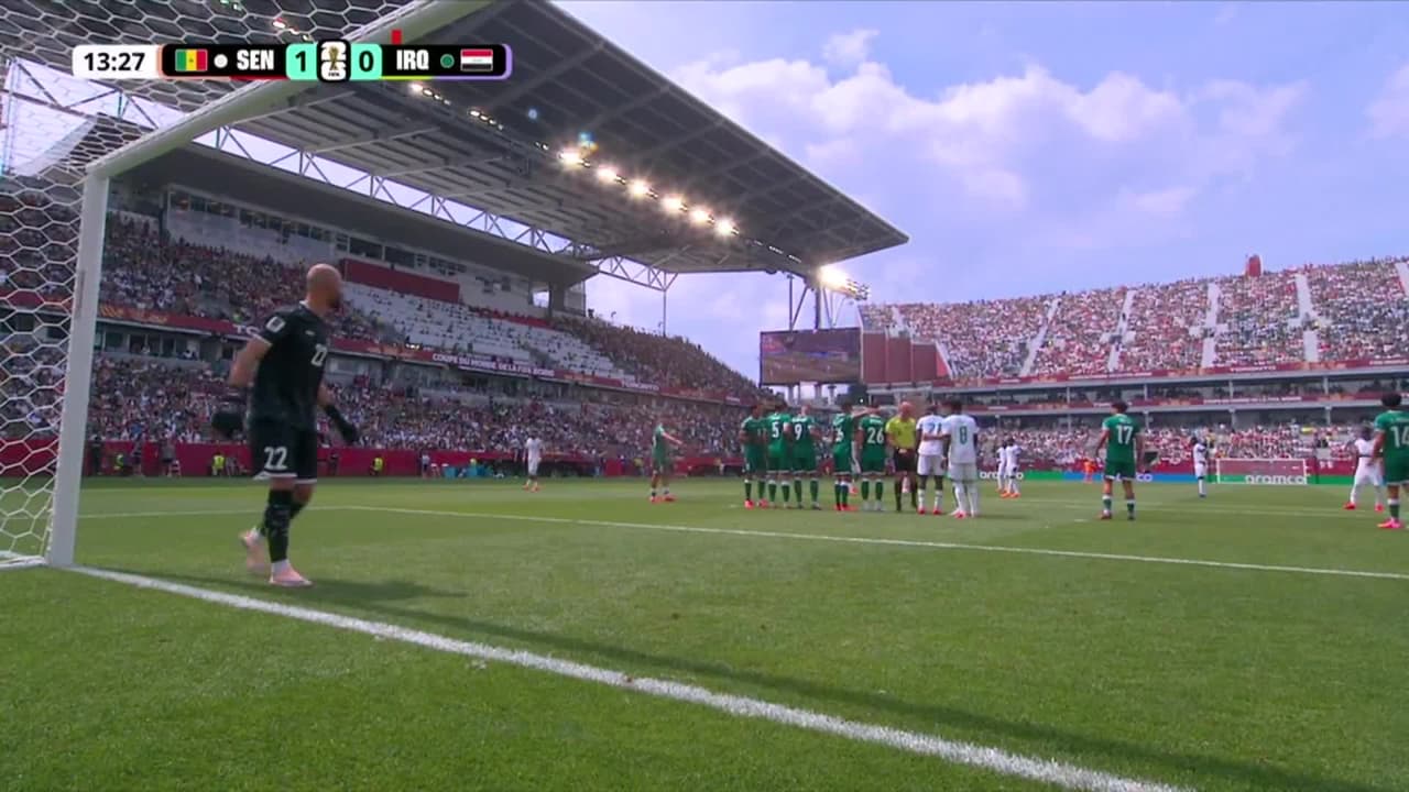¡TIRO ATAJADO! disparo por Sadio Mané.