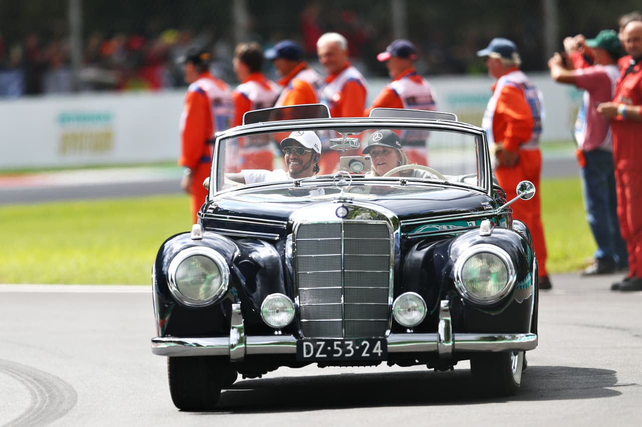 El británico Lewis Hamilton conduciendo Mercedes Benz.