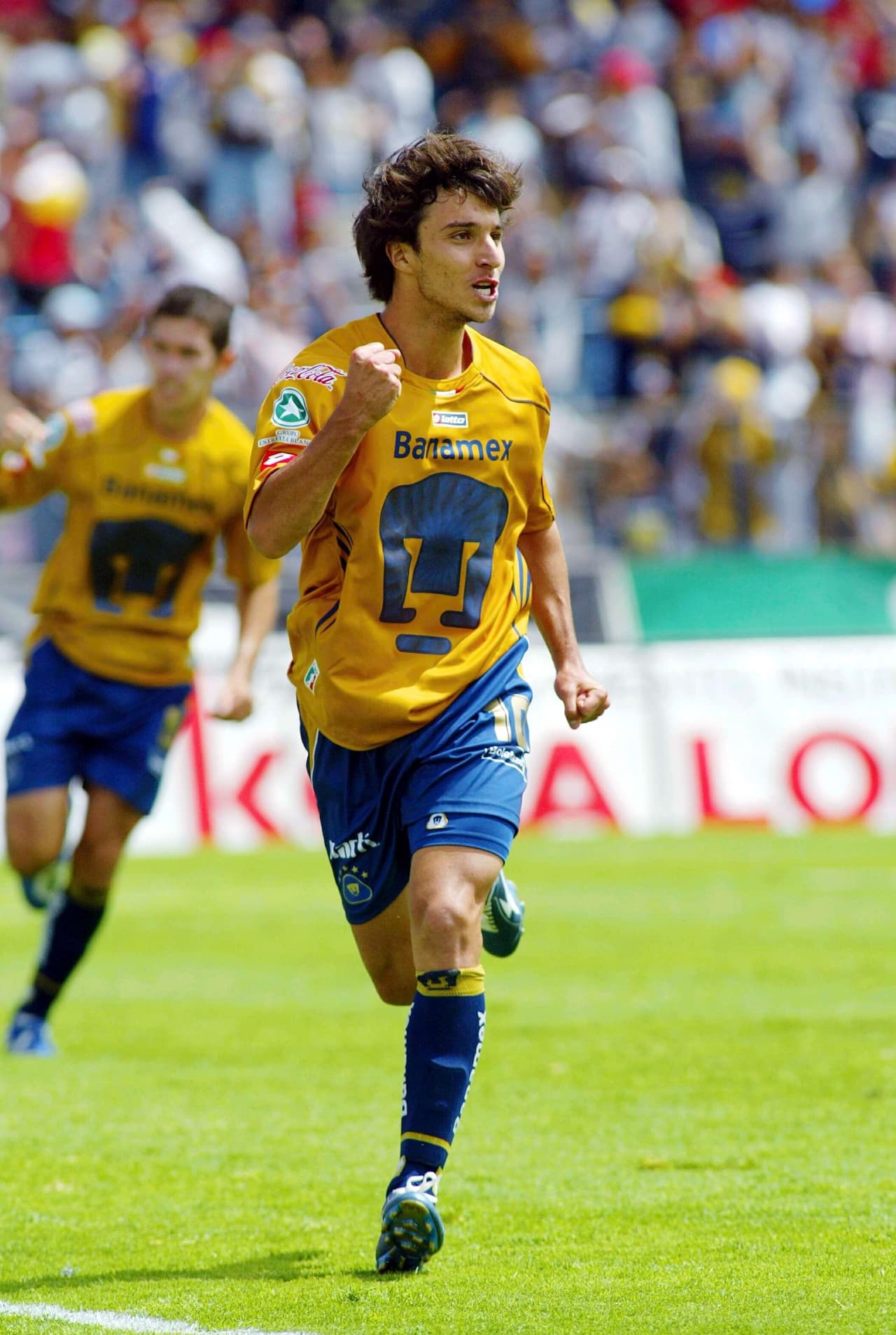 Por aquellos años el Club Universidad había entrado en una crisis luego del bicampeonato del 2004 y Scocco ayudó a superar la crisis.