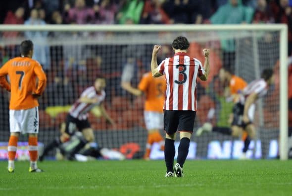 Los locales no tardaron en adelantarse en el marcador.