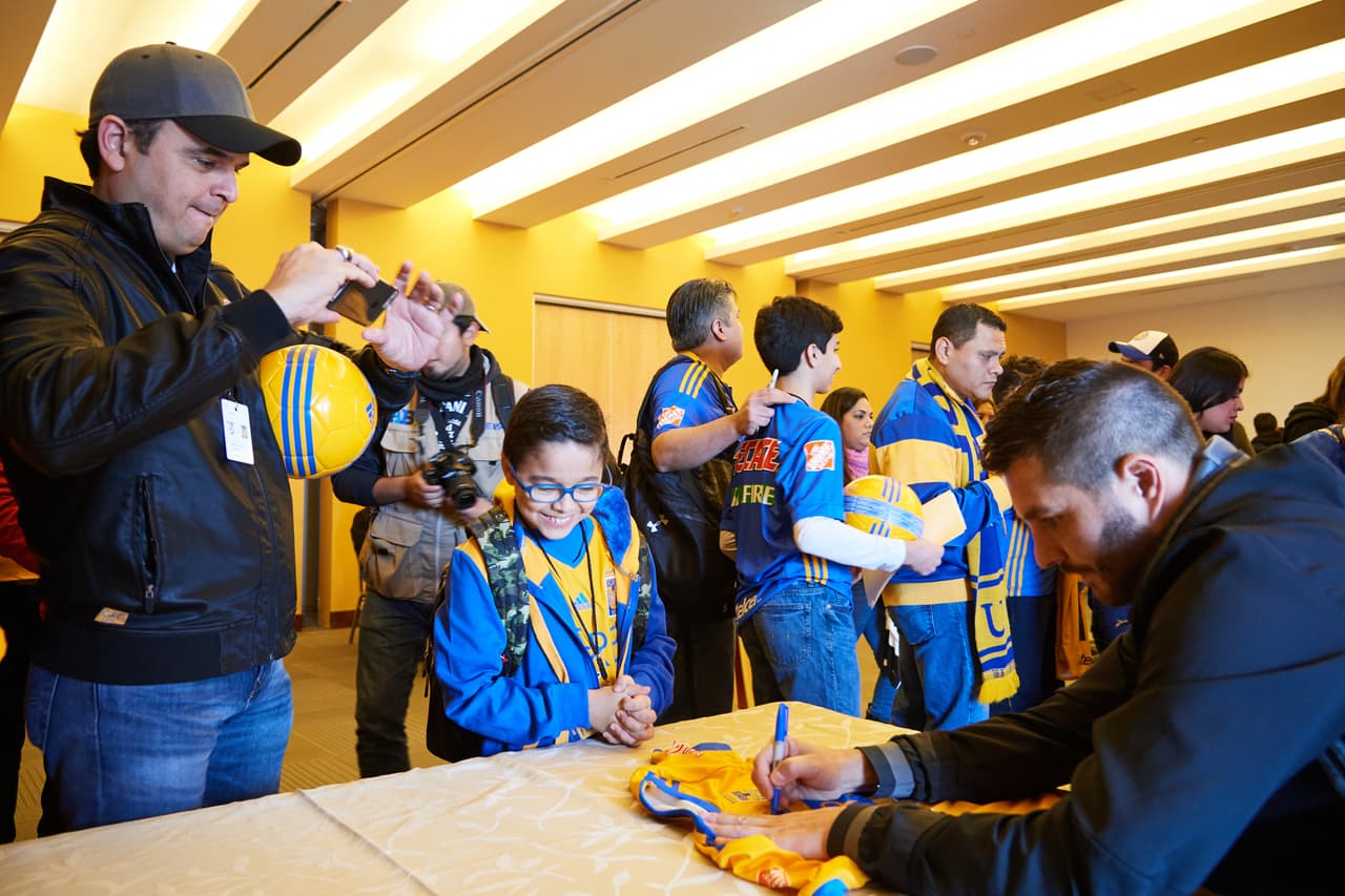 Las numerosas muestras de afecto que ha tenido el francés con la afición de Tigres, reafirman el lazo entre el ídolo del pueblo y la hinchada.