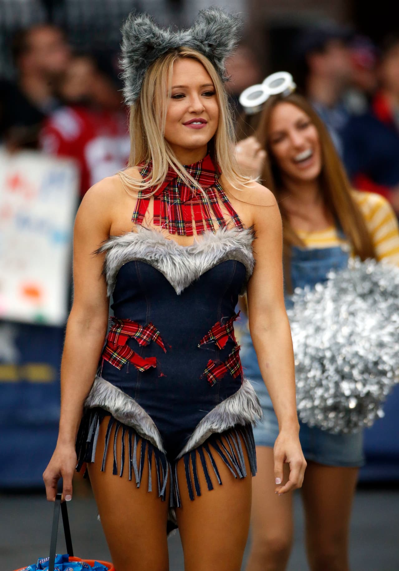 Una vaquera sensual se robó buena parte de las miradas de propios y extraños.