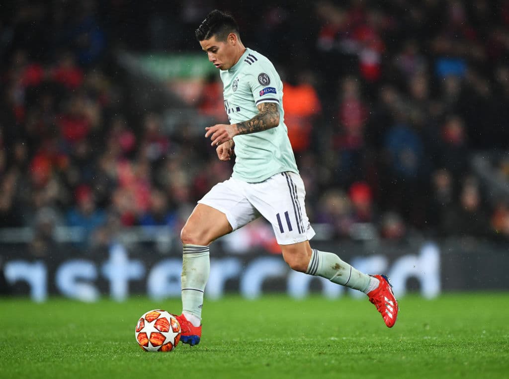 Si el futbolista colombiano James Rodríguez
<b> </b>acaba como jugador del Atlético de Madrid, es algo que se decidirá esta semana. El jugador colombiano, según informaciones de
<b> </b>Gol Caracol tomó ayer un vuelo rumbo a la capital de España para aguardar a la resolución del asunto de futuro. Con dos escenarios:
<b> </b>Atlético de Madrid
<b> </b>o Nápoles.