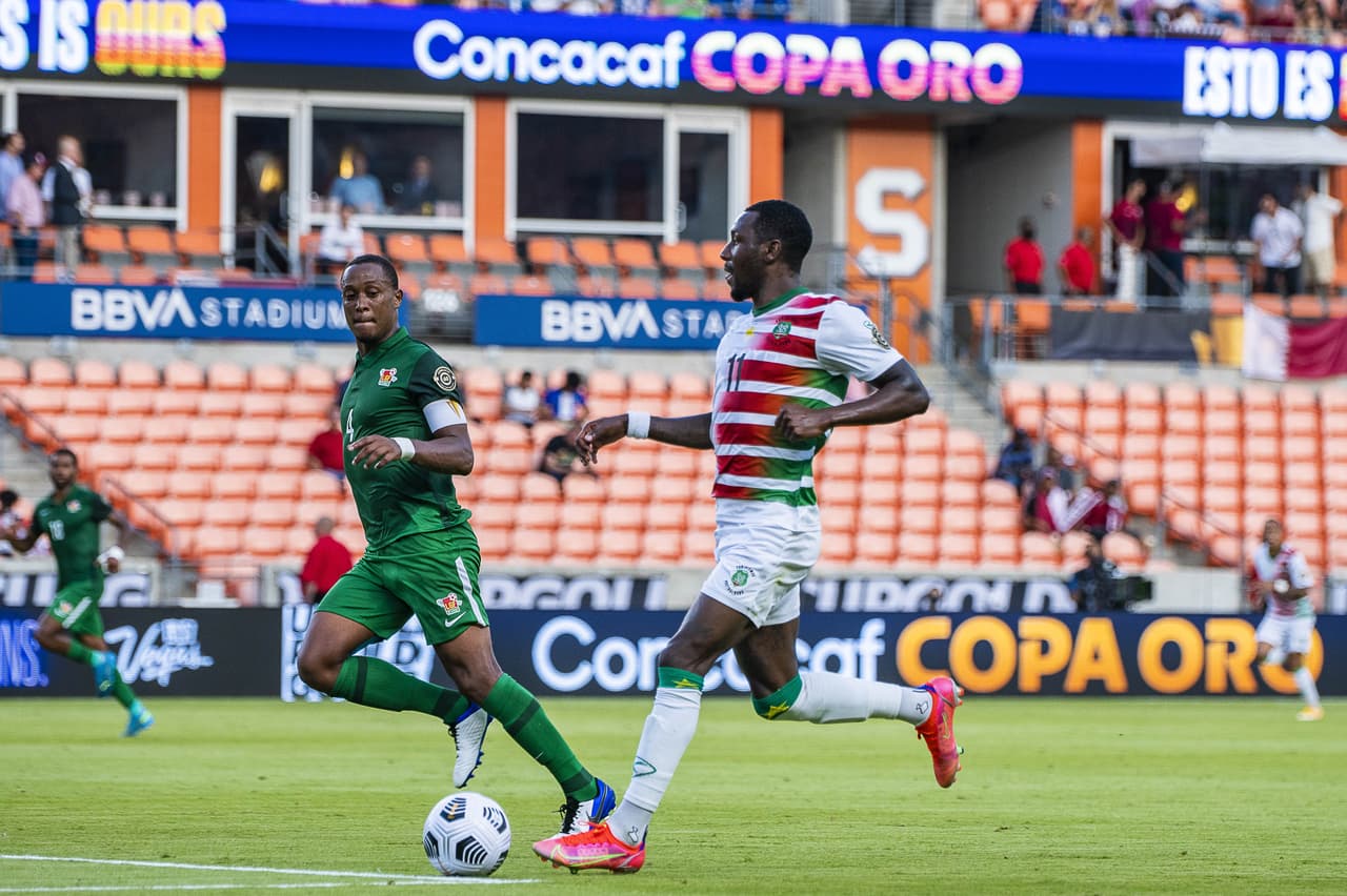 Gleofilo Vlijter y Nigel Hasselbaink se encargan de batir a Kévin Ajax para darle la victoria 2-1 sobre Guadalupe y se despiden con tres puntos en la bolsa.