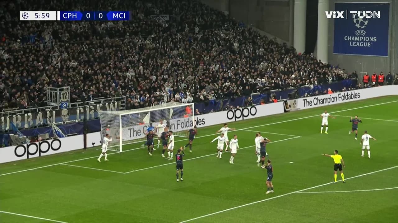 ¡TIRO ATAJADO! disparo por Rúben Dias.