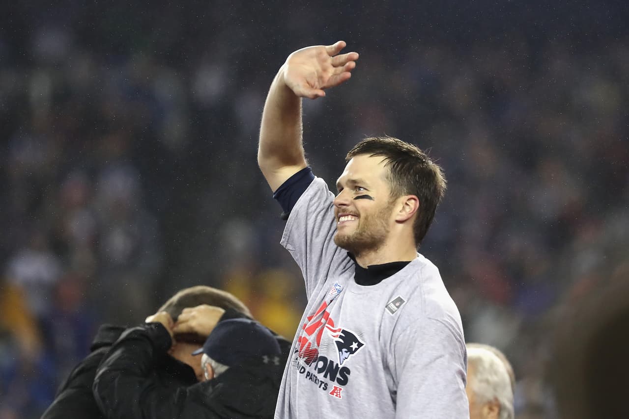 El quarterback Tom Brady no solo fue el alma dentro de la cancha, sino también en la celebración con miras al Super Bowl, cuyo paso final se logró con esta victoria.