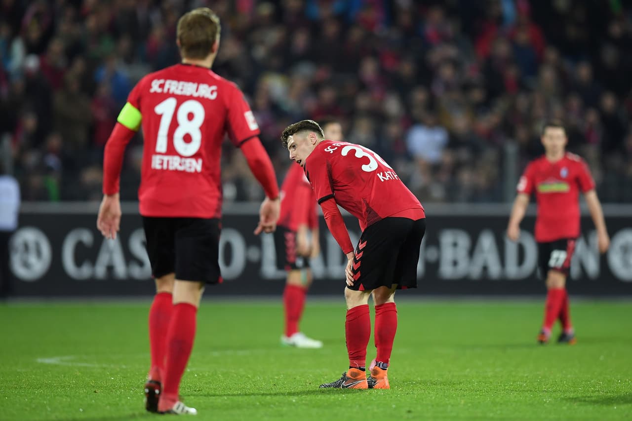 Una historia similar vive el 
<b>Friburgo, </b>que lleva cuatro juegos consecutivos sin poder ganar. Este fin de semana visitá al Sarchalke 04.