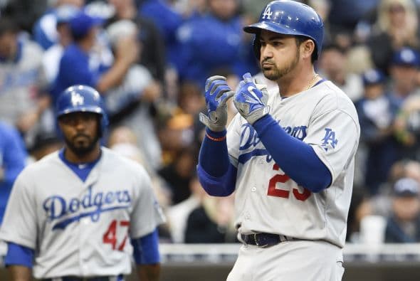 Adrián González vence y humilla a un locutor de radio que lo llamó lento