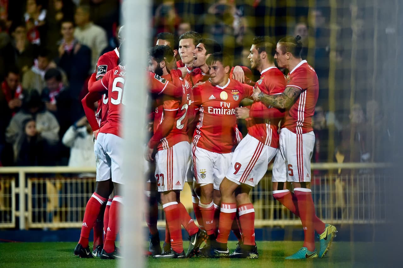 Raúl Jiménez cobra “como jefe” el del nuevo triunfo del Benfica
