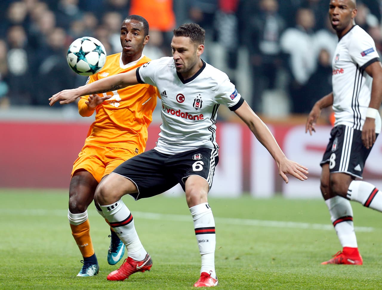 El segundo tiempo tuvo la entrada de los mexicanos Jesús Corona (minuto 35) y Diego Reyes, este último por Herrera (minuto 90).
