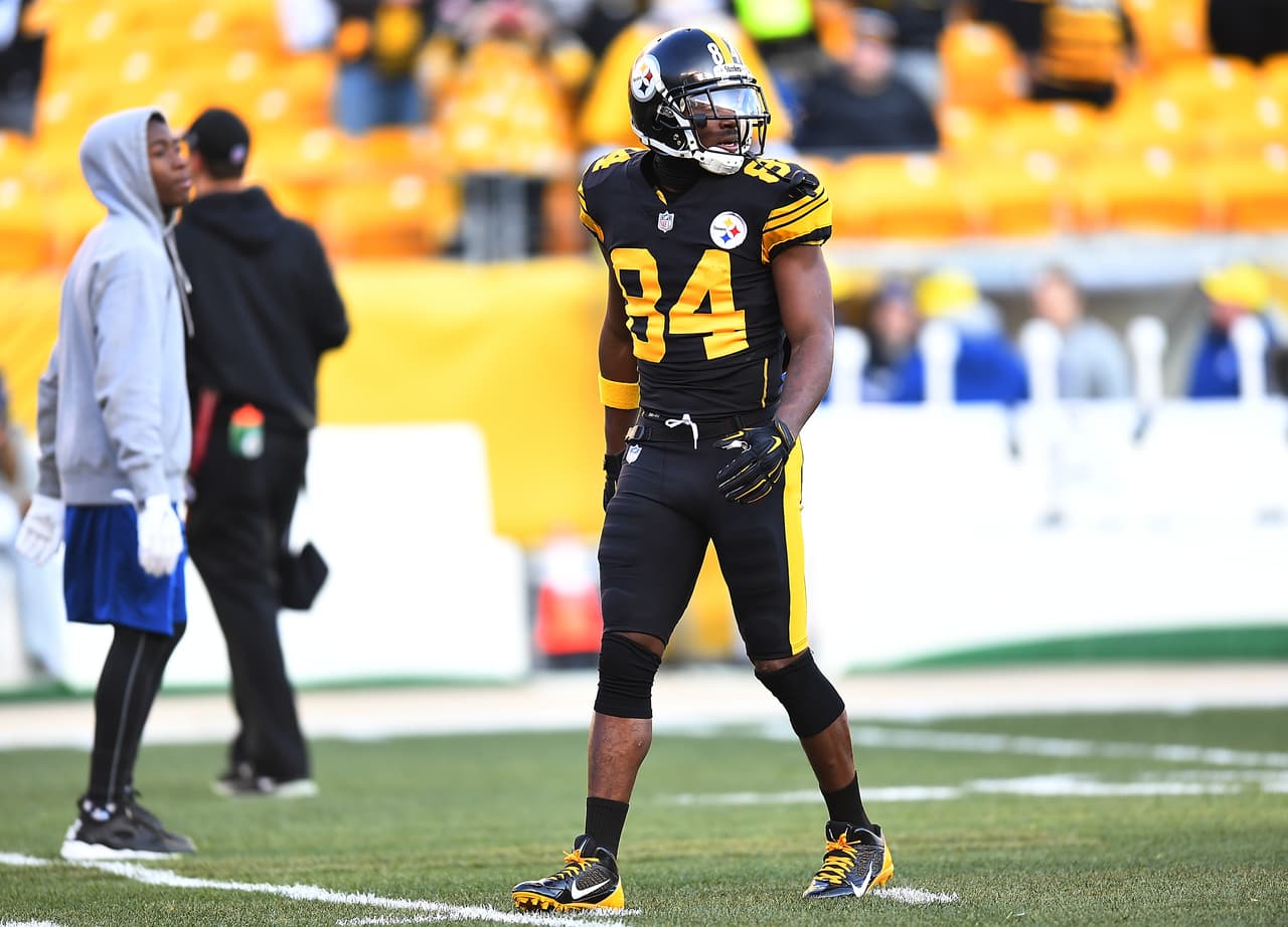 PITTSBURGH, PA - DECEMBER 25: Antonio Brown #84 of the Pittsburgh Steelers warms up before the game against the Baltimore Ravens at Heinz Field on December 25, 2016 in Pittsburgh, Pennsylvania. (Photo by Joe Sargent/Getty Images)