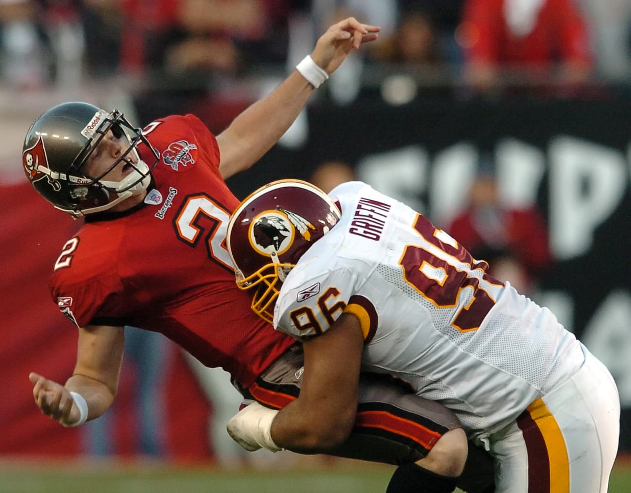 23.- Washington Redskins - 7 de enero del 2006 (17-10 en Tampa Bay Buccaneers) (Ronda de Comodines).- Los Redskins solo obtuvieron 120 yardas de ofensiva total convirtiéndose en el equipo ganador con menos yardas sumadas en la historia de los playoffs gracias a dos touchdowns producto de pérdidas de balón de los Buccaneers.