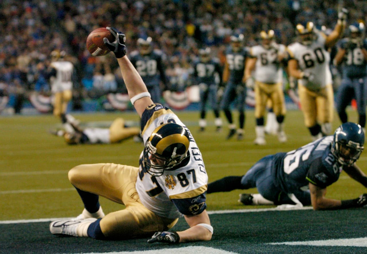 24.- Los Angeles Rams - 8 de enero del 2005 (27-20 en Seattle Seahawks) (Ronda de Comodines).- Con Marc Bulger como quarterback, los Rams se convirtieron en el primer equipo con marca no ganadora en temporada regular (8-8) en ganar un juego de playoff al derrotar a los Seahawks por tercer vez en la campaña.