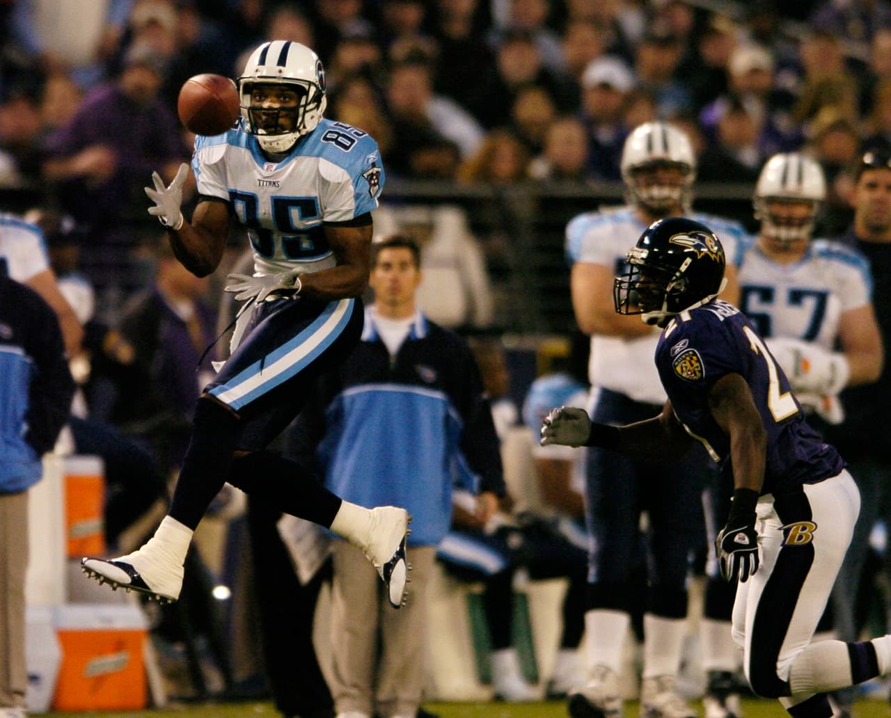 25.- Tennessee Titans - 3 de enero del 2004 (20-17 en Baltimore Ravens) (Ronda de Comodines).- A pesar de tres intercepciones que sufrió el quarterback Steve McNair, un gol de campo de 46 yardas del sudafricano Gary Anderson con 29 segundos por jugar le dio otra victoria más en playoff al equipo de Jeff Fisher.