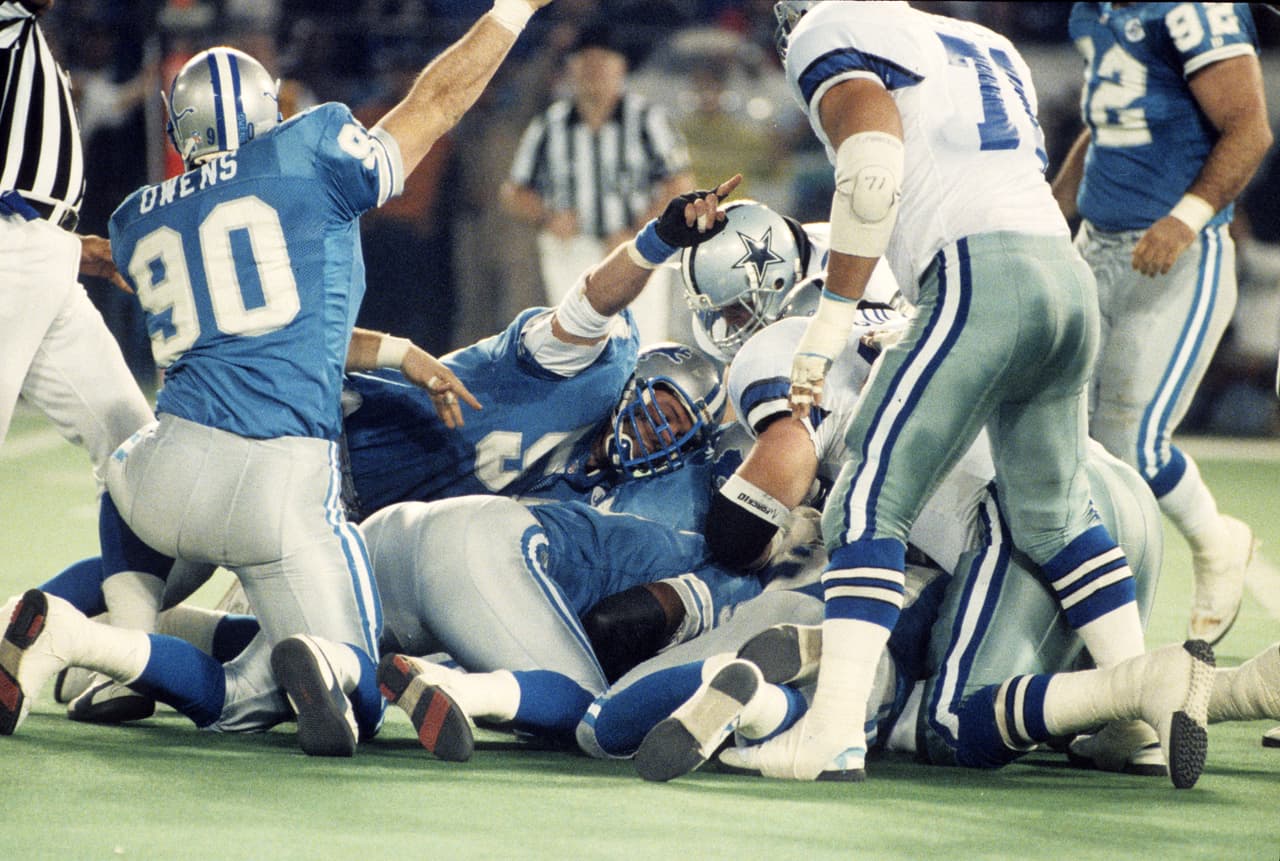 31.- Detroit Lions - 5 de enero de 1992 (38-6 vs. Dallas Cowboys) (Playoffs Divisionales).- El único triunfo en playoff de la ilustre carrera de Barry Sanders llegó en su tercera temporada como profesional gracias a tres pases de touchdown de Erik Kramer, fue el primer triunfo en playoff para los Lions desde 1957 y el único hasta ahora en la era del Super Bowl.