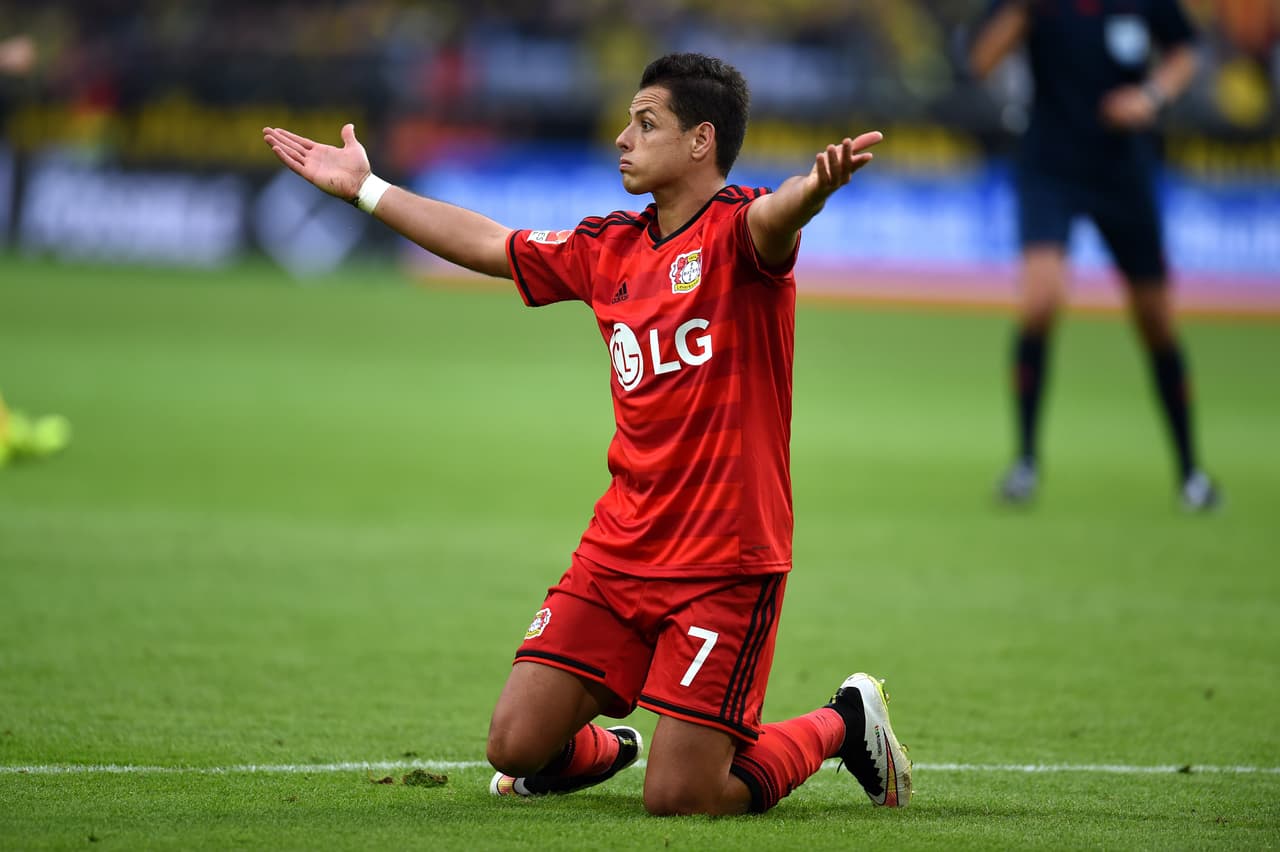 ¿'Chicharito' fuera del Bayer Leverkusen? En Inglaterra insisten en repatriar a Javier Hernández luego de la excelente cuota goleadora que ha tenido en la Bundesliga. Esta semana arrancó con una nueva 'novia' para el delantero de la Selección Mexicana.