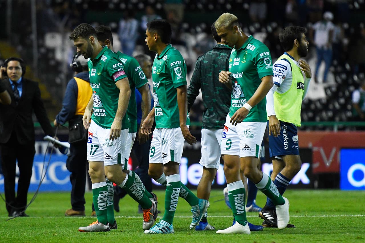 <b>Lo peor: </b>el equipo de Ignacio Ambriz cometió graves errores en zona baja que le costararon llevarse cuatro goles y alejarse de los ocho primeros.