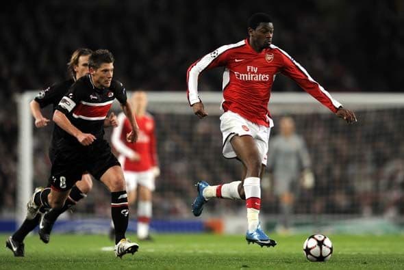 El Arsenal goleó 4-1 al AZ Alkmaar de Holanda.