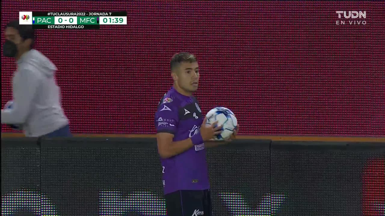 ¡TIRO ATAJADO! disparo por Nicolás Ibáñez.