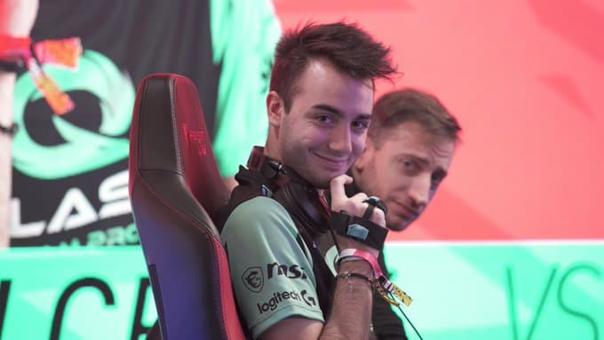 El italiano, QLASH Crazy, alcanzó las semifinales de su consola en la primera Copa FUT Champions de la temporada, y prolongó su buen momento al meterse en la final absoluta de la segunda Copa FUT Champions de la temporada, donde cayó ante ‘NRaseck7’. Además, jugará en casa.
