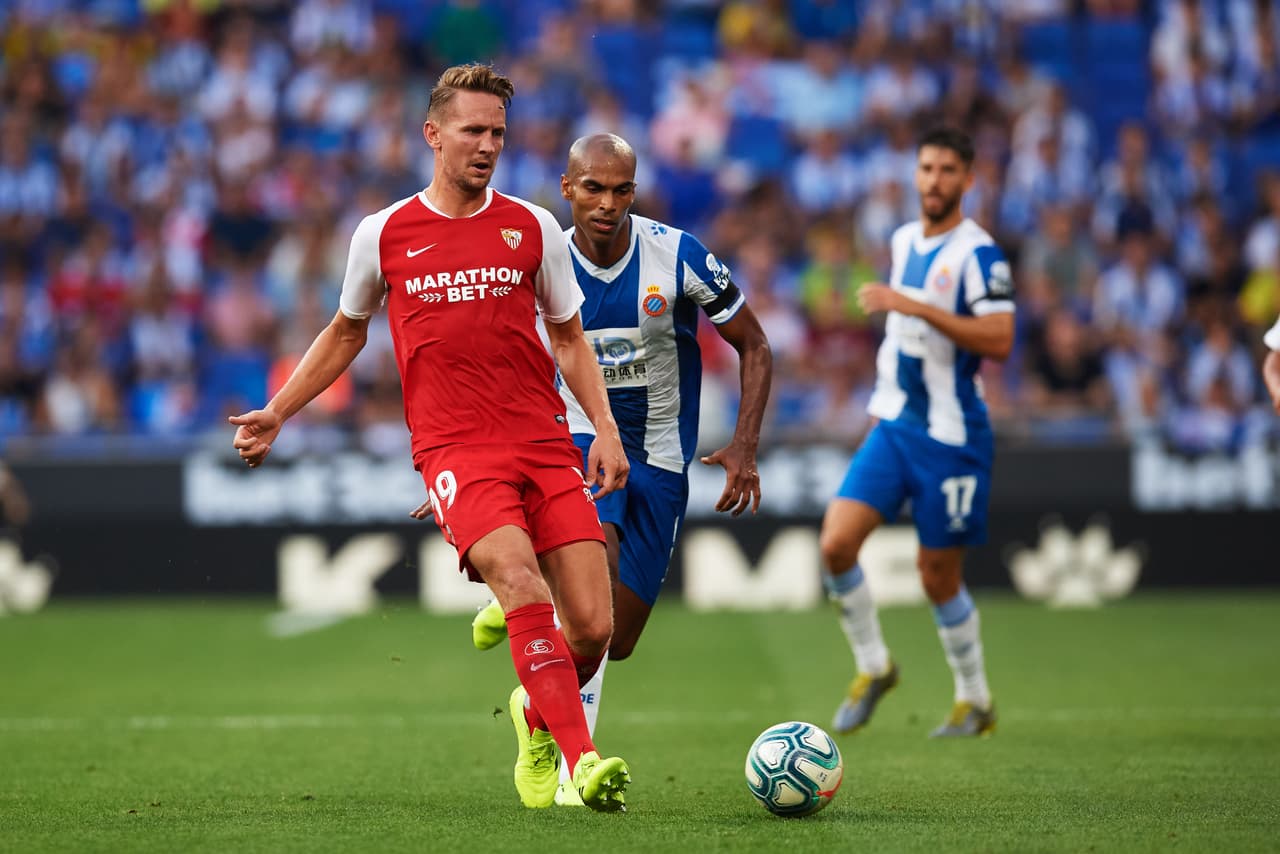 Uno de ellos es Luuk de Jong, con apenas dos meses en la escuadra del Sevilla, ha sido titular regular.