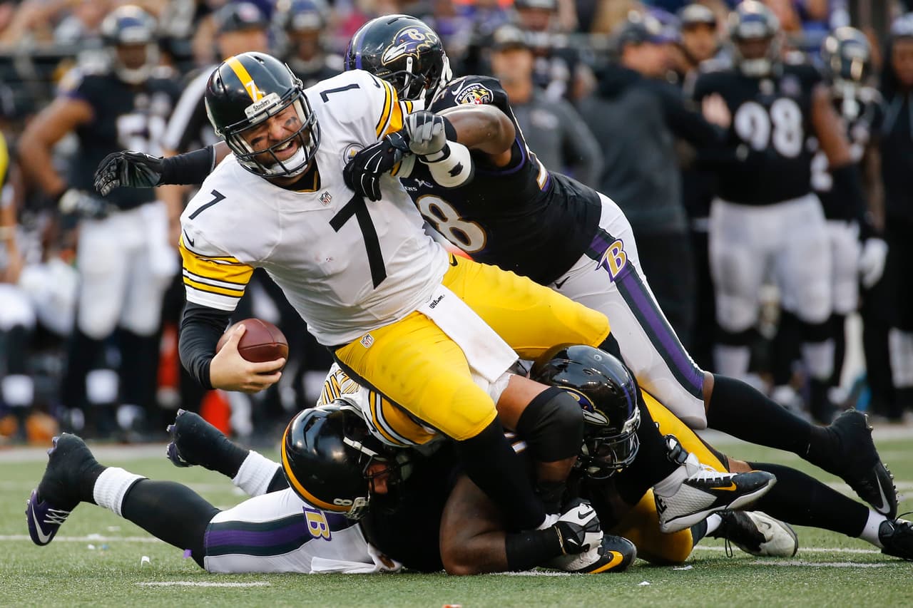 Los Steelers sufrieron un fuerte descalabro a manos de sus acérrimos rivales, los Ravens, por 20-17. Checa las mejores tomas de este duelo de la Semana 16.
