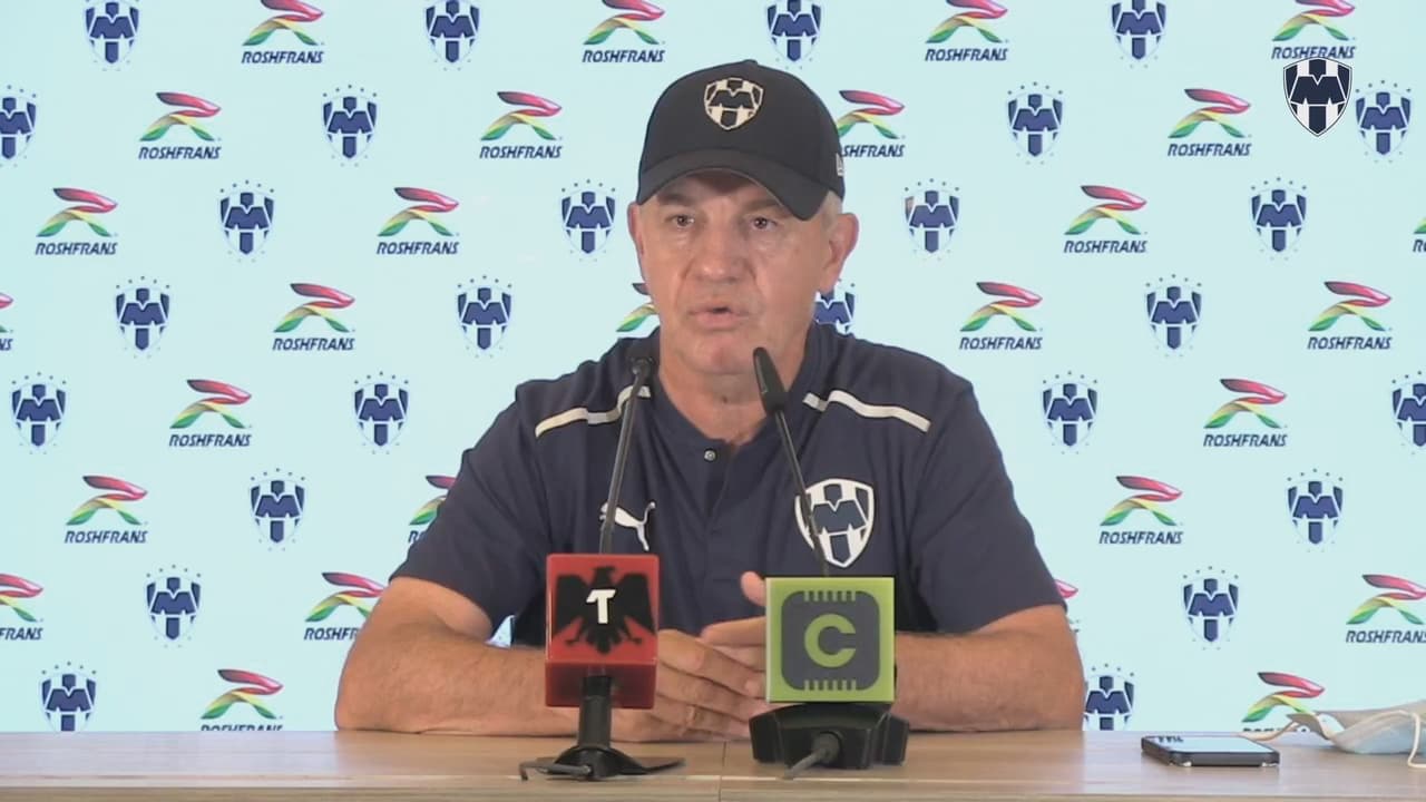 "Vasco" Aguirre se queja del exceso de partidos de Rayados