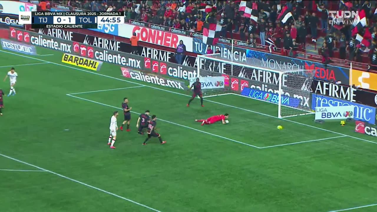 ¡TIRO ATAJADO! disparo por Paulinho.