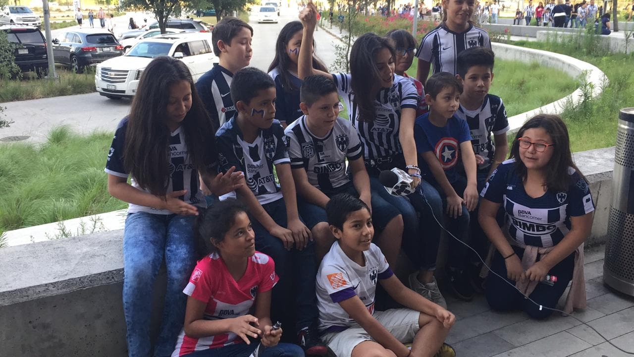 En el Estadio BBVA Bancomer los fanáticos se viven los minutos previos al partido de vuelta entre Rayados y Necaxa y por los Cuartos de Final de la Liguilla del Clausura 2019.