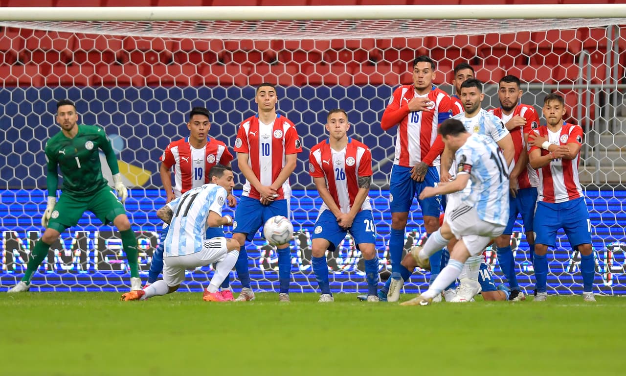 Con un solitario gol de Alejandro Gómez el equipo de Argentina venció a Paraguay y se metió a la siguiente ronda de la Copa América.