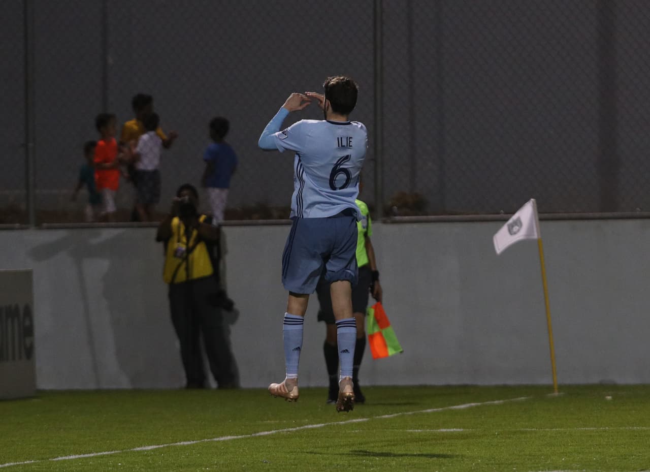 Sin embargo, y a través de un penalti, el Sporting Kansas City le puso un silencio temporal a la gente en La Chorrera. A los 51 minutos el español Ilie Sánchez se encargó de empatar.