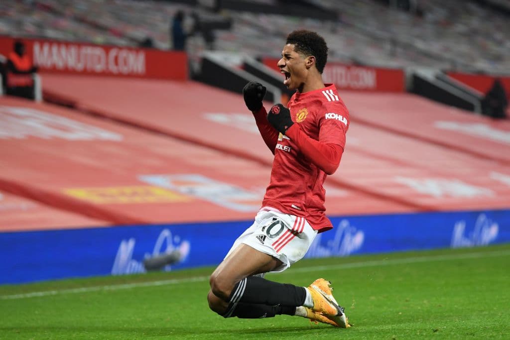 Con gol al minuto 93 de Marcus Rashford, el Manchester United se llevó la victoria sobre el Wolverhampton. El equipo visitante, sin Raúl Jiménez, no logró anotar y así los 'Red Devils' se colocan en segunda posición de la tabla sólamente a dos puntos del Liverpool en la Premier League.