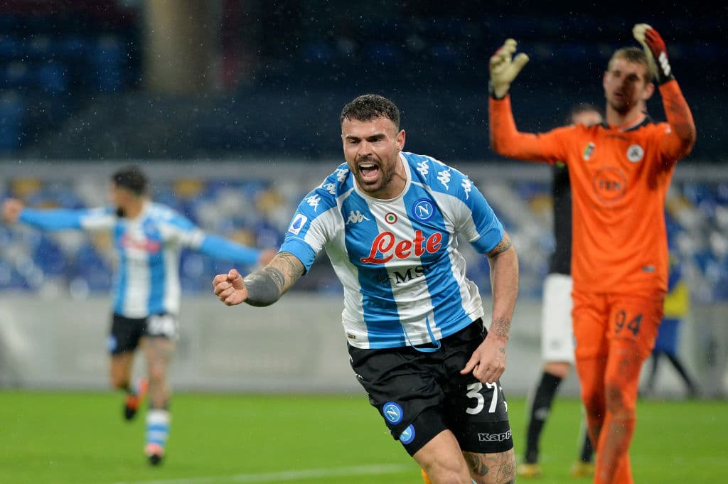 Con 10 hombres, el Napoli es derrotado ante el Spezia 1-2. Andrea Petagna ponía arriba a los 'azurri' pero dos goles por parte de Nzola y Pogeba, les dieron el triunfo a los 'aquilotti' en la Jornada 16.