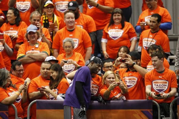 La Conferencia Nacional se impuso a la Conferencia Americana en el Tazón Latino IX y Hristo Stoichkov, para sorpresa de todos, fue reconocido como el MVP del juego, disfruta aquí de las mejores imágenes (Foto: Mario Castillo).