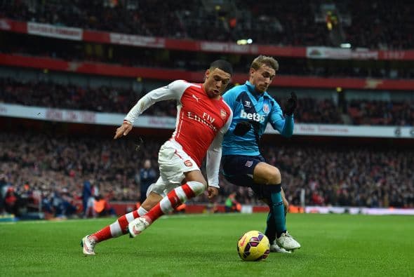 Oxlade-Chamberlain fue uno de los cambios que le rindió al entrenador del Arsenal, no anotó gol pero logró mantener la intensidad que emprendió Walcott.