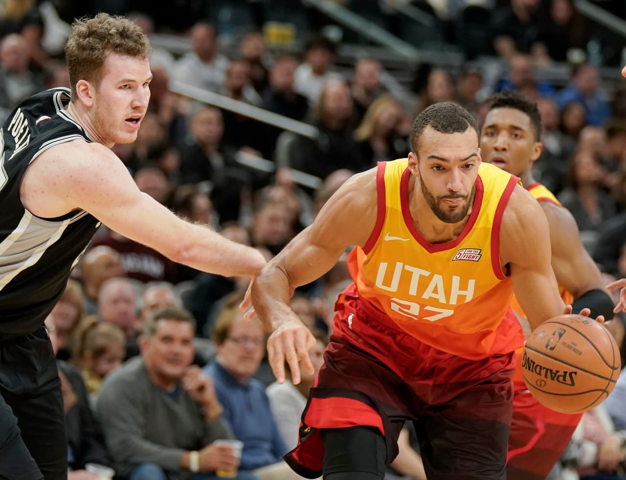 <b>6) Rudy Gobert (Utah Jazz)</b>. 'Monsieur' Gobert se ha establecido como una fuerza en los tableros en la liga. El francés promedia 12.4 rebotes por partido, 396 en su totalidad.