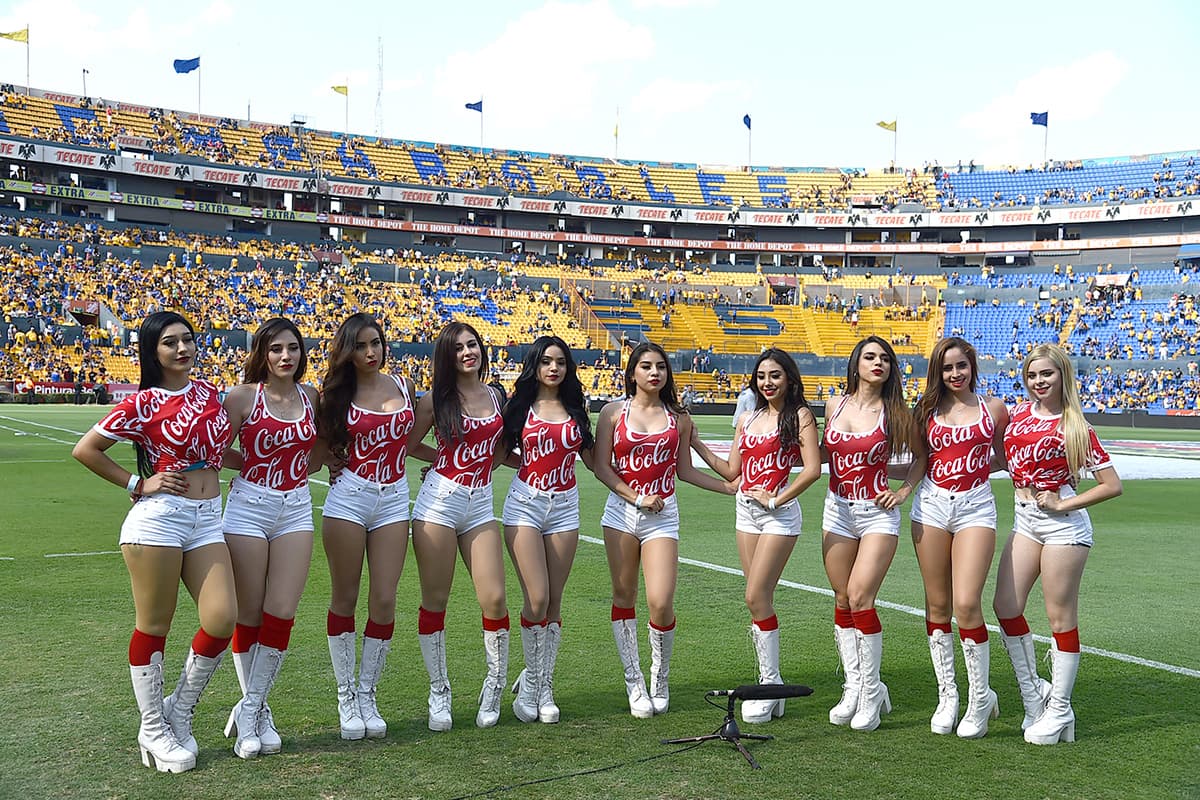 Porristas en el Estadio Universitario de Monterrey previo al juego entre Tigres UANL y Xolos de Tijuana por la jornada 2 del Apertura 2018 de la Liga MX.