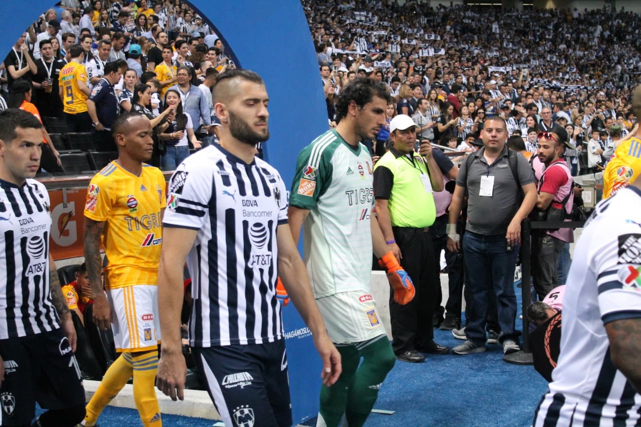 Con sus mejores hombres saltaron al terreno Rayados y Tigres para el clásico de la Jornada 10 del 
<a href="https://www.univision.com/deportes/futbol/liga-mx/" target="_blank">Clausura 2019</a>.