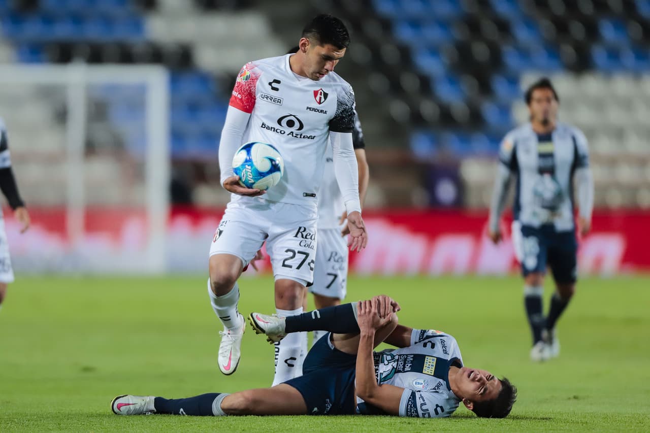 Con gol de Nacho Malcorra desde el punto penal, Atlas logra vencer a Pachuca 0-1 para romper una racha de 10 partidos sin ver la victoria.