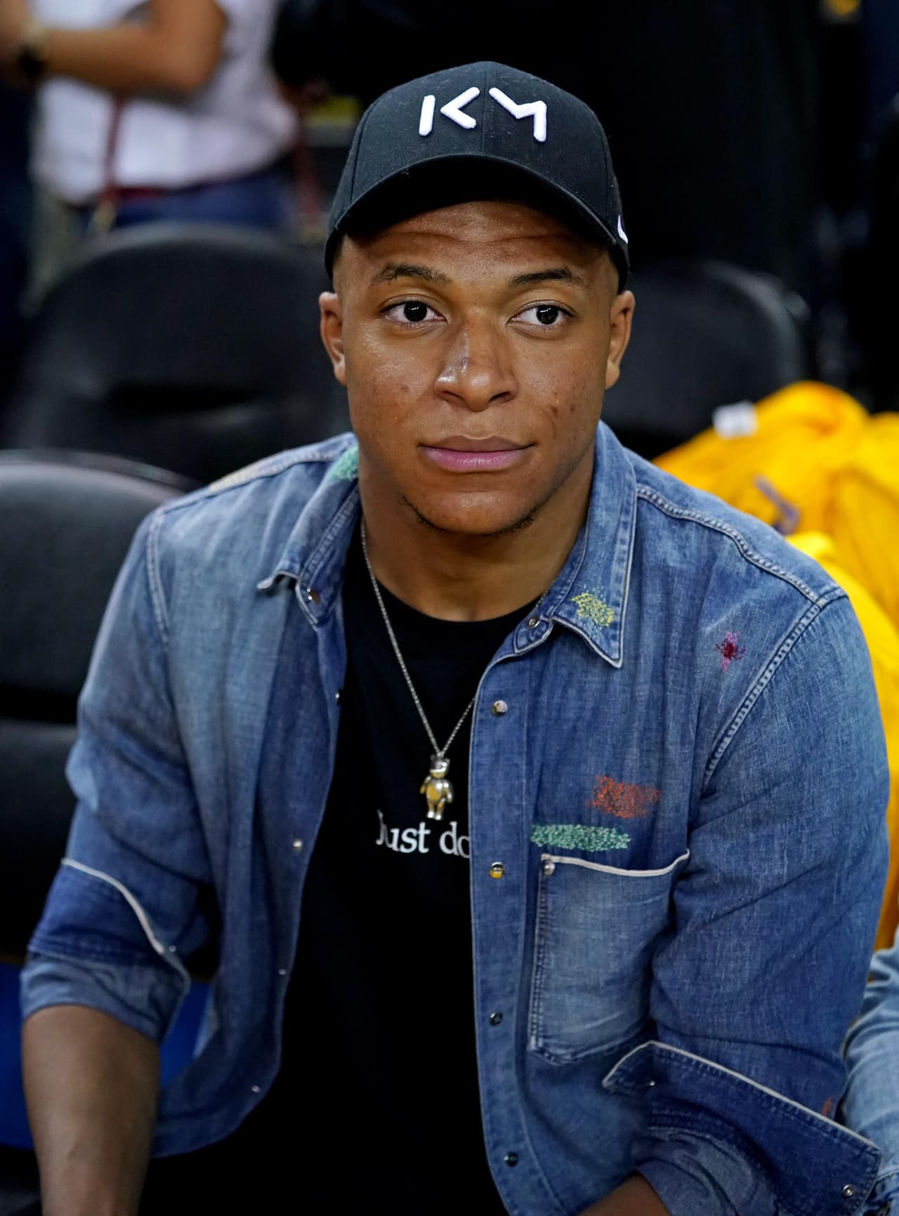 Un invitado especial en la audiencia, el delantero estelar de la selección de Francia y del Paris Saint-Germain, Kylian Mbappe, un declarado fan de la NBA.