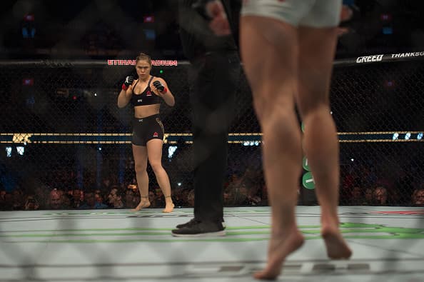 Cris Cyborg llama “cobarde” a Ronda Rousey