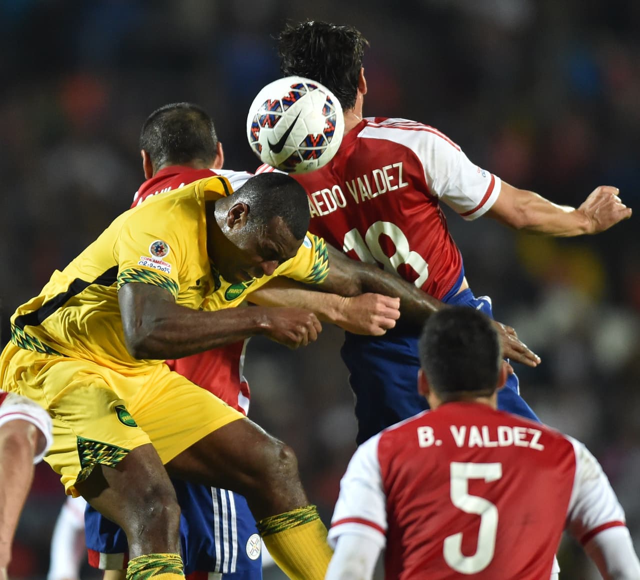 Desde el primer momento, ambos equipos dejaron ver sus intenciones. Paraguay buscó en todo momento la victoria, mientras los caribeños dejaron ver el múscolo y su fútbol de fuerza.